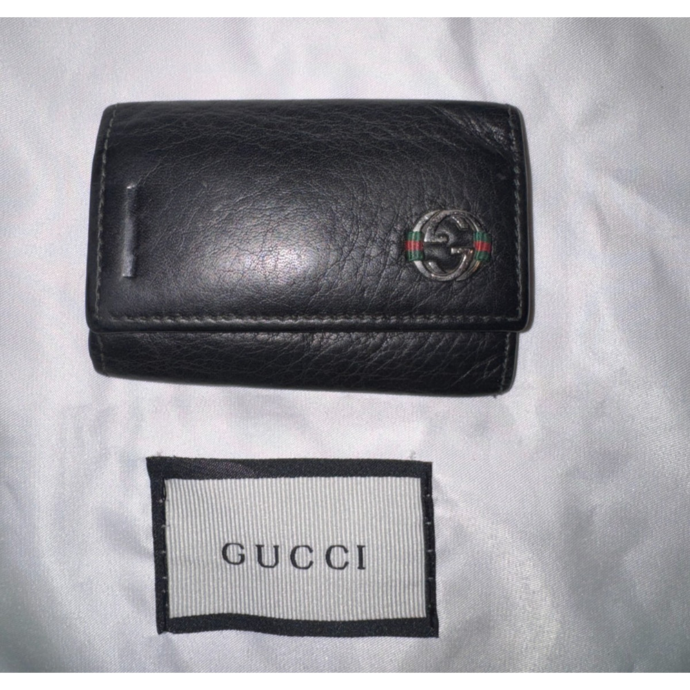A07. Gucci Black leather interlocking GG 6-Key/Card case w/ Sherry line detail